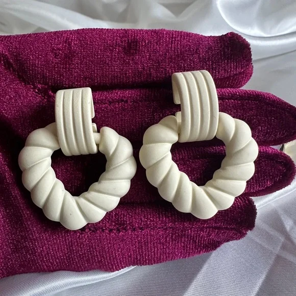 Bohemian style Cream Twisted Hoop Earrings - Picture 3 of 9